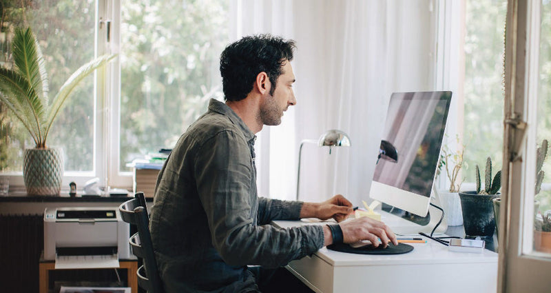 Praca zdalna, stres i płytki oddech – jak nawyki biurowe wpływają na Twoje samopoczucie